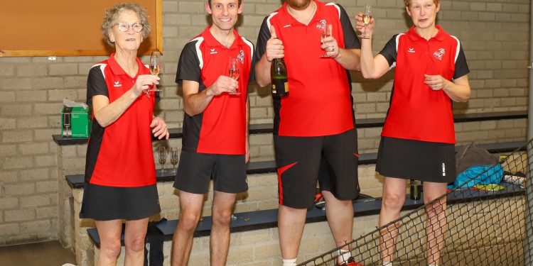 2 teams kampioen bij Badmintonclub Holten badmintonclub 