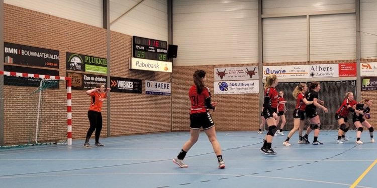 Haarle beslist pas in 2e helft de Sallandse derby tegen Holten hv holten 