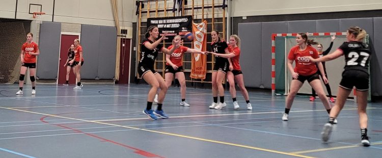 Handbalduel tot het eind spannend 