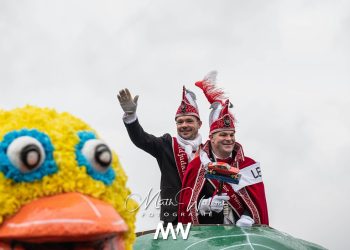 Paasvuur Beuseberg wordt vanavond aangestoken paasvuur brandweer beuseberg 