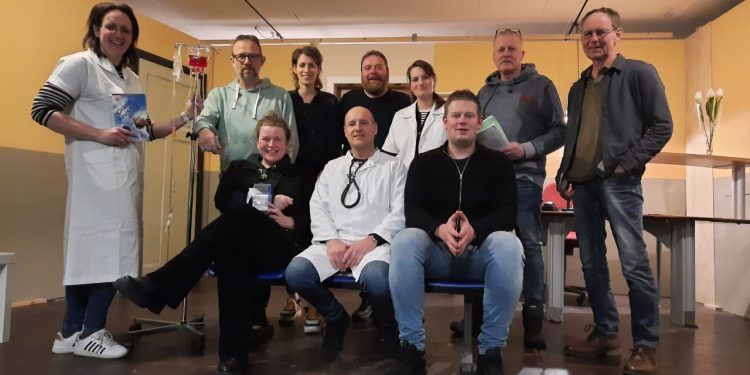 Toneelgezelschap Buurtvereniging Beuseberg speelt blijspel “Doktertje Spelen” politie buurtvereniging beuseberg beuseberg 