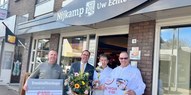 Nijkamp bakt derde jaar op rij beste paasbrood van Nederland nijkamp 