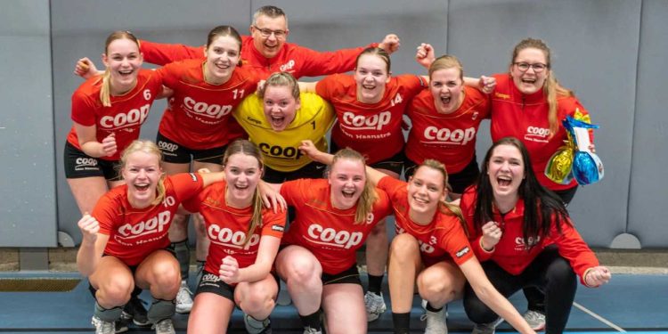 Dames 2 van handbalvereniging Holten kampioen hv holten 