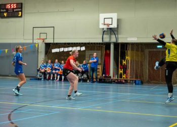 Veel strijd maar net geen punten voor handbaldames! tastoe hv holten 