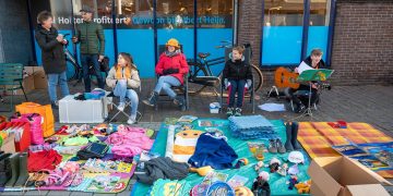 HoltensNieuws.nl Herdenkingslichten op Canadese begraafplaats Herdenkingslichten op Canadese begraafplaats canadese begraafplaats