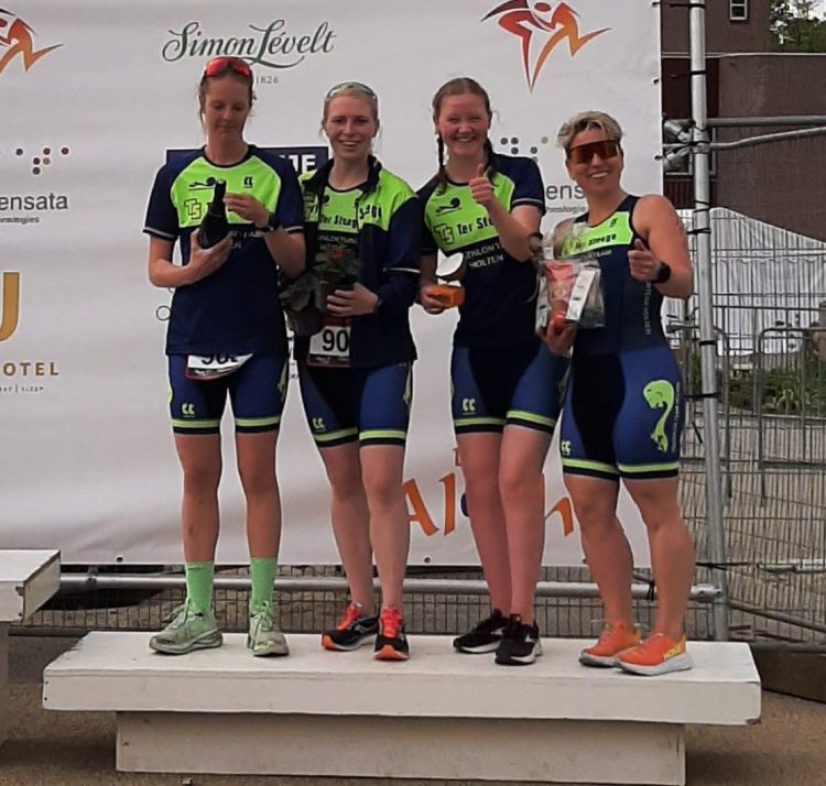 Mooi prestatie van damesteam Triathlon Team Holten triathlon 