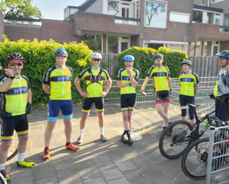 Wielervereniging Holten is zes jeugdtrainers rijker wielervereniging 