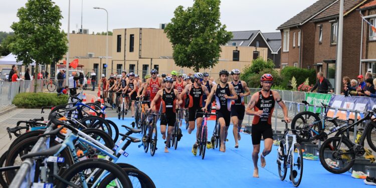 Elite mannen en vrouwen 37ste Triathlon Holten triathlon 