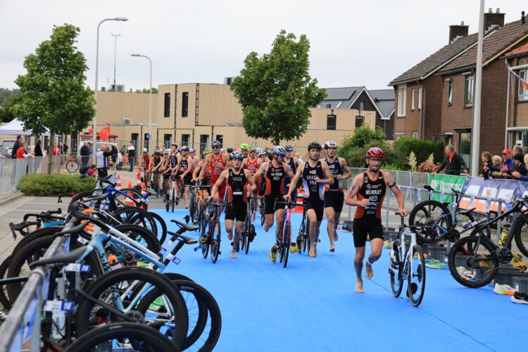 Elite mannen en vrouwen 37ste Triathlon Holten triathlon 