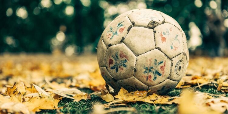 Een Terugblik op de Voetbalgeschiedenis van Holten vvholten voetbal blauwwit 