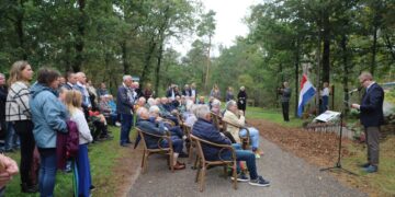 HoltensNieuws.nl Kinderpret bij Natuurdiorama Holterberg Poppenkast tussen de dieren Kinderpret bij Natuurdiorama Holterberg Poppenkast tussen de dieren natuurdiorama
