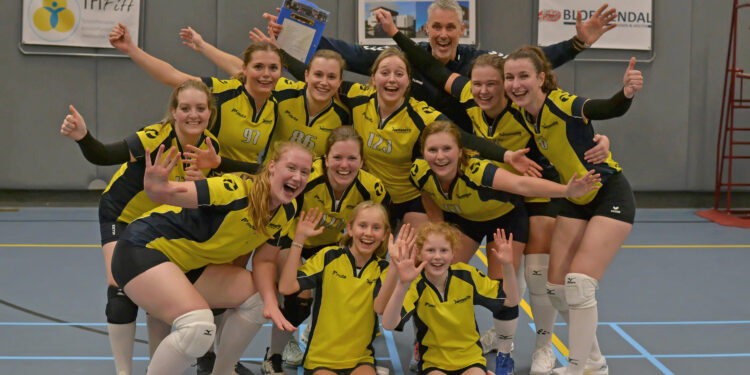 Mooie wedstrijd Mintonette volleybaldames 1 tegen koploper mintonette 