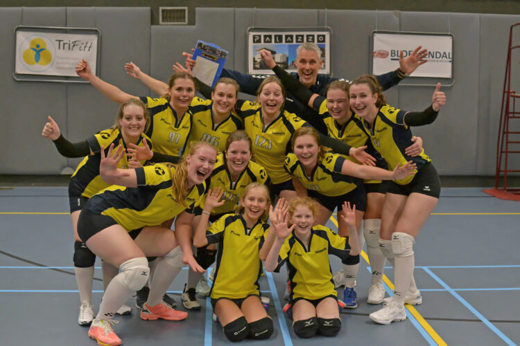 Mooie wedstrijd Mintonette volleybaldames 1 tegen koploper mintonette 