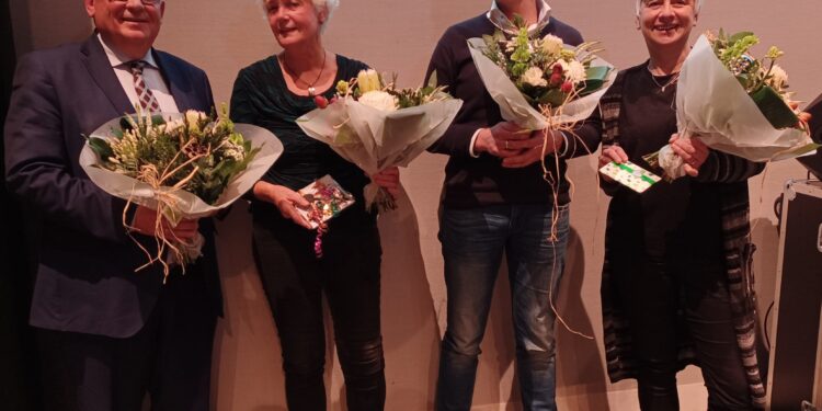 Burgemeester Jurgen van Houdt leest Groot Dictee voor gemeente bibliotheek 