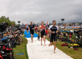 Atleten uit 20 verschillende landen vertonen hun kunsten in Holten tijdens 37ste editie van Triathlon Holten triathlon 