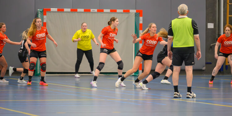 Handbaldames kunnen prima 1e kwartier geen goed vervolg geven hv holten 