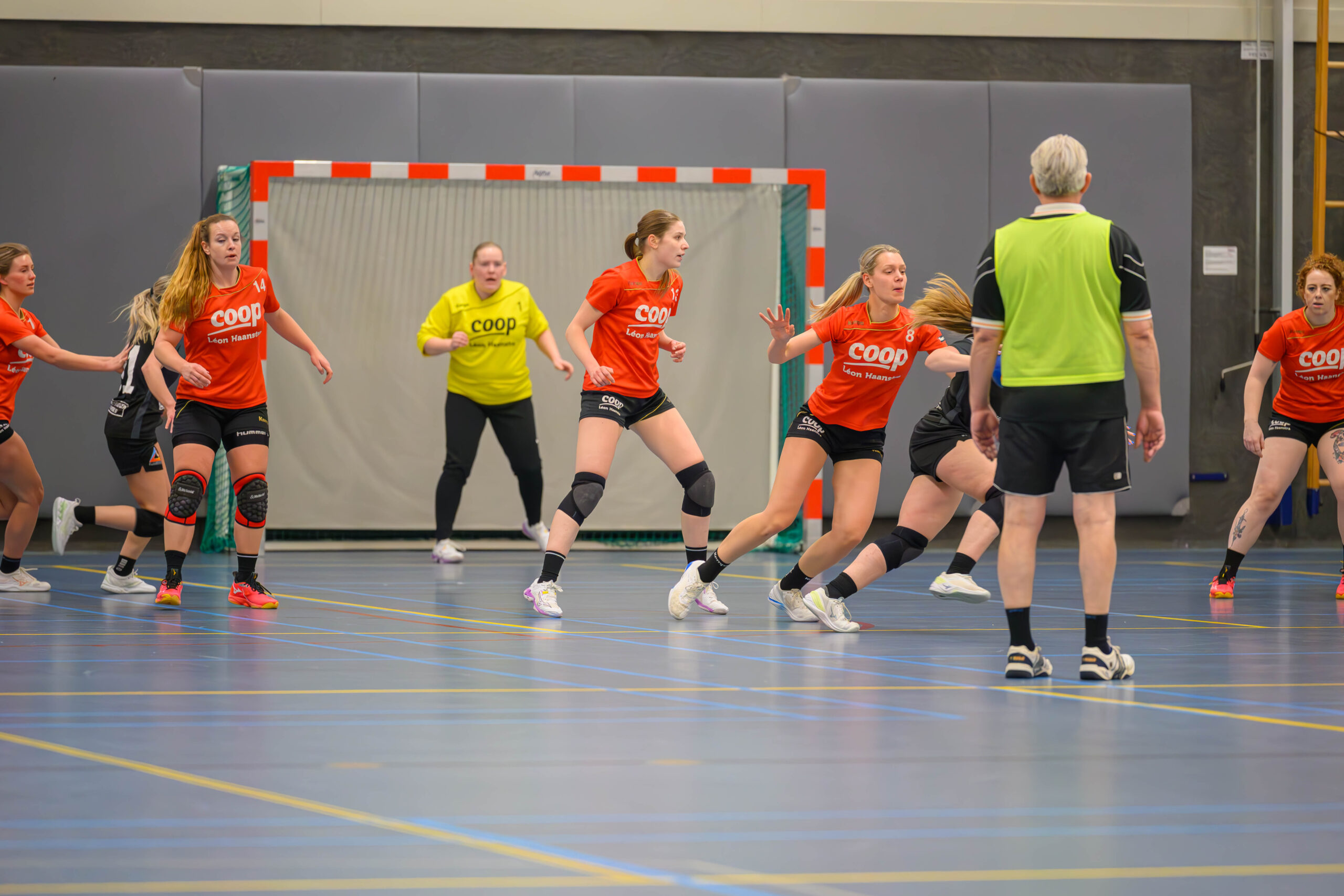 Handbaldames kunnen prima 1e kwartier geen goed vervolg geven