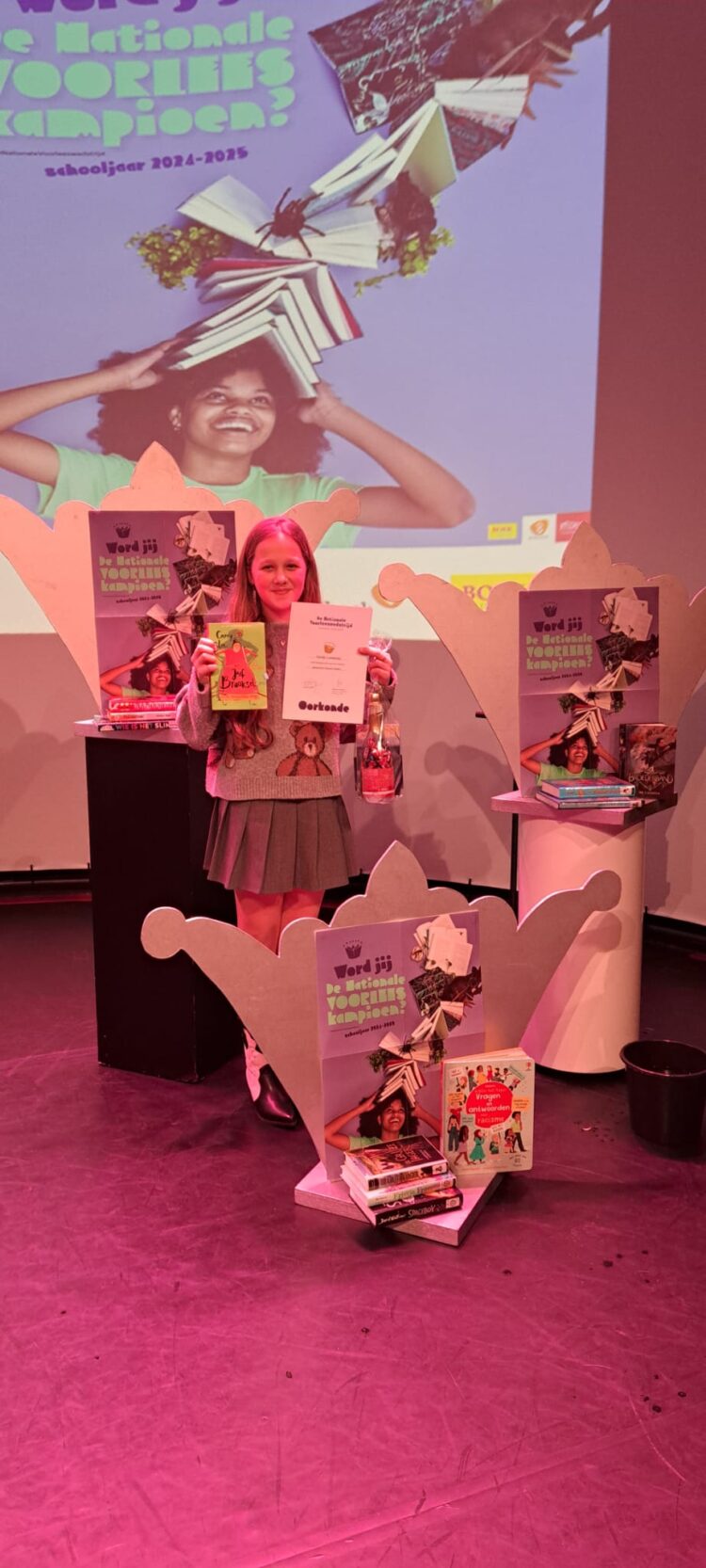 Karlijn Lankamp wint lokale voorleeswedstrijd Rijssen-Holten quiz kulturhus bibliotheek 