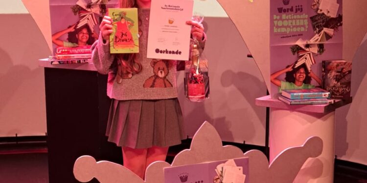 Karlijn Lankamp wint lokale voorleeswedstrijd Rijssen-Holten quiz kulturhus bibliotheek 