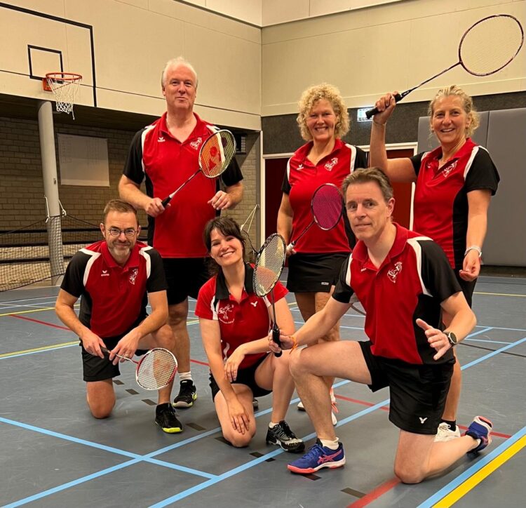 Eerste team van Badminton Holten sluit af met zege badmintonclub 