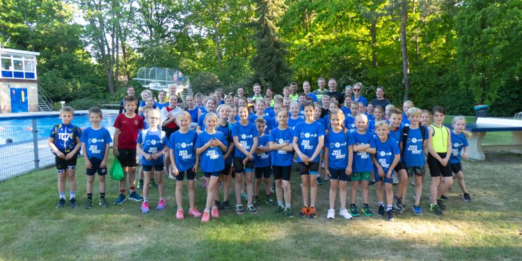 Stralende en Sportieve Aftrap voor Triathlon Jeugdclinics in Holten triathlon 