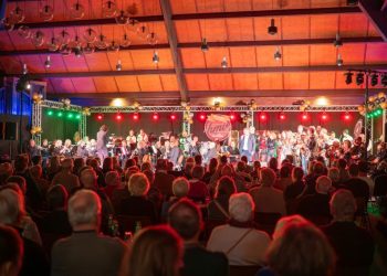 HoltensNieuws.nl Beuseberg wint paasvuurcompetitie 2025 Beuseberg wint paasvuurcompetitie 2025 espelo dijkerhoek bie toontje beuseberg