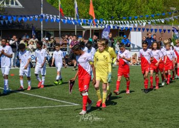 HoltensNieuws.nl Indoor cross bij manege Snorrewind Indoor cross bij manege Snorrewind snorrewind