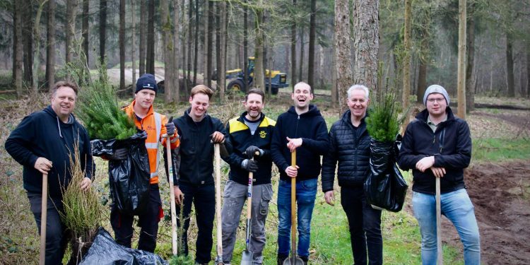 HoltensNieuws.nl Vrijwilligers MAC “De Holterberg” vergroenen circuit De Zuurberg Vrijwilligers MAC “De Holterberg” vergroenen circuit De Zuurberg mac