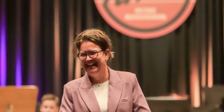 HoltensNieuws.nl H.M.V. Luidt de lente in H.M.V. Luidt de lente in Jubileum hmv