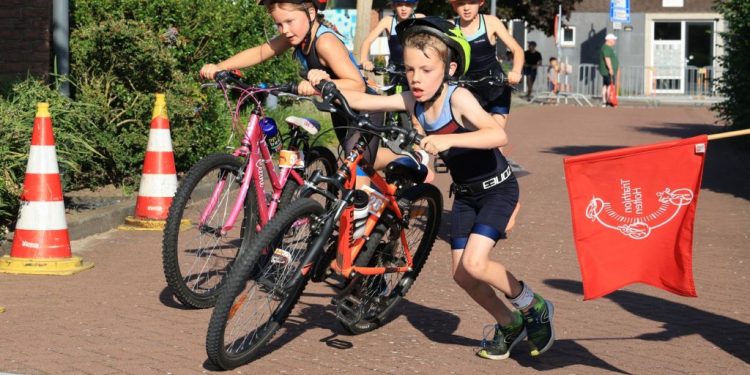 HoltensNieuws.nl Goed voorbereid aan de start van de 40e Triathlon Holten Goed voorbereid aan de start van de 40e Triathlon Holten triathlon atletiekvereniging