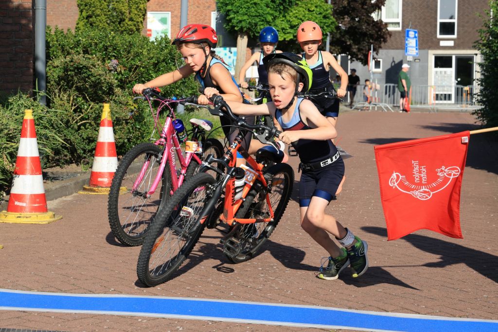 Goed voorbereid aan de start van de 40e Triathlon Holten