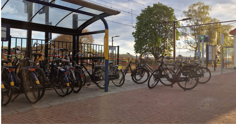 Actie tegen fout gestalde fietsen bij het station