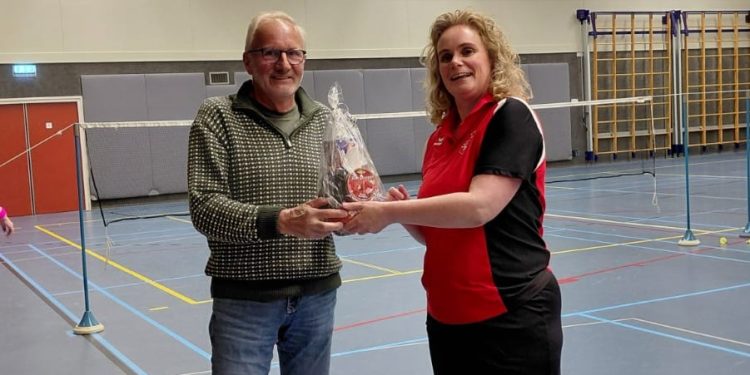 HoltensNieuws.nl Winnaar quiz Badmintonclub Holten Winnaar quiz Badmintonclub Holten quiz kulturhus Jubileum badmintonclub