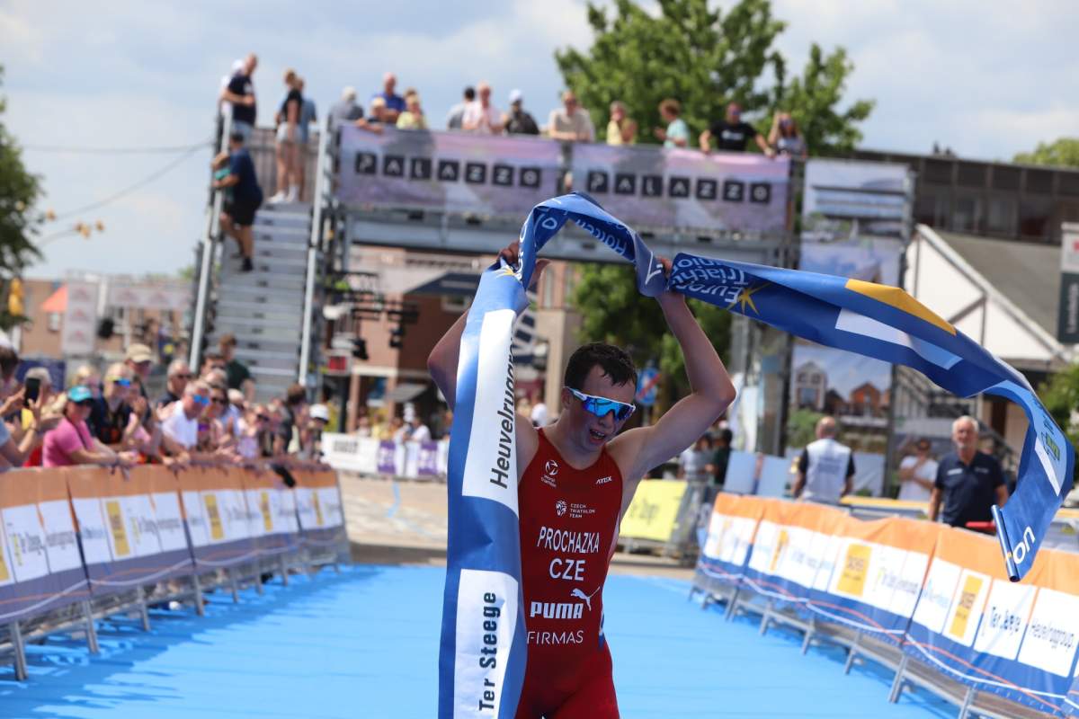Vanderbruggen en Procházka overtuigende winnaars bij de Europe Triathlon Junior Cup