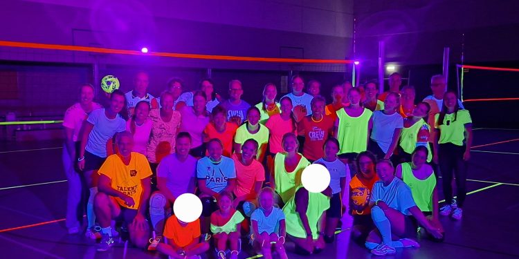 HoltensNieuws.nl 50 jaar volleybalvereniging Mintonette gevierd 50 jaar volleybalvereniging Mintonette gevierd quiz mintonette bie toontje