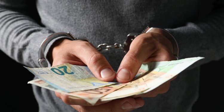 HoltensNieuws.nl Houd misdaad uit uw buurt: meld verdachte situaties Houd misdaad uit uw buurt: meld verdachte situaties politie gemeente
